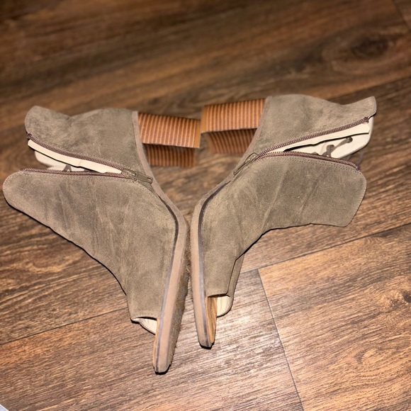 Peep toe booties - Picture 6 of 9